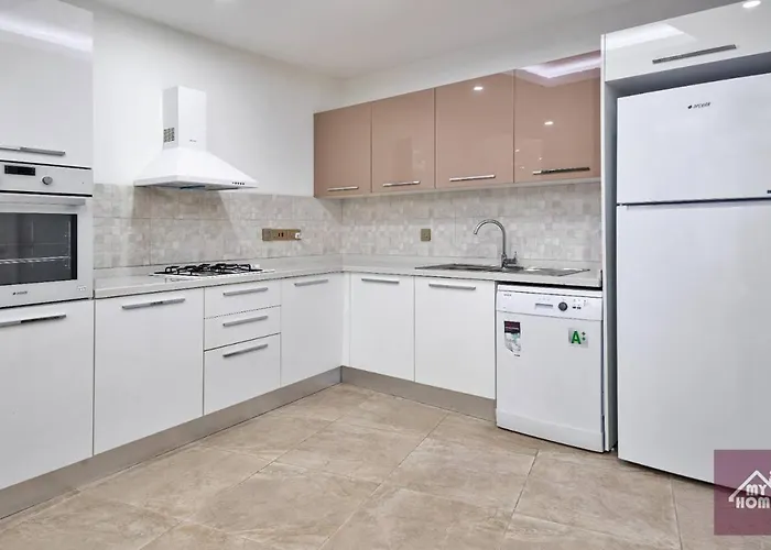 Luxury Full Sea & Mountain View Penthouses アパート キレニア